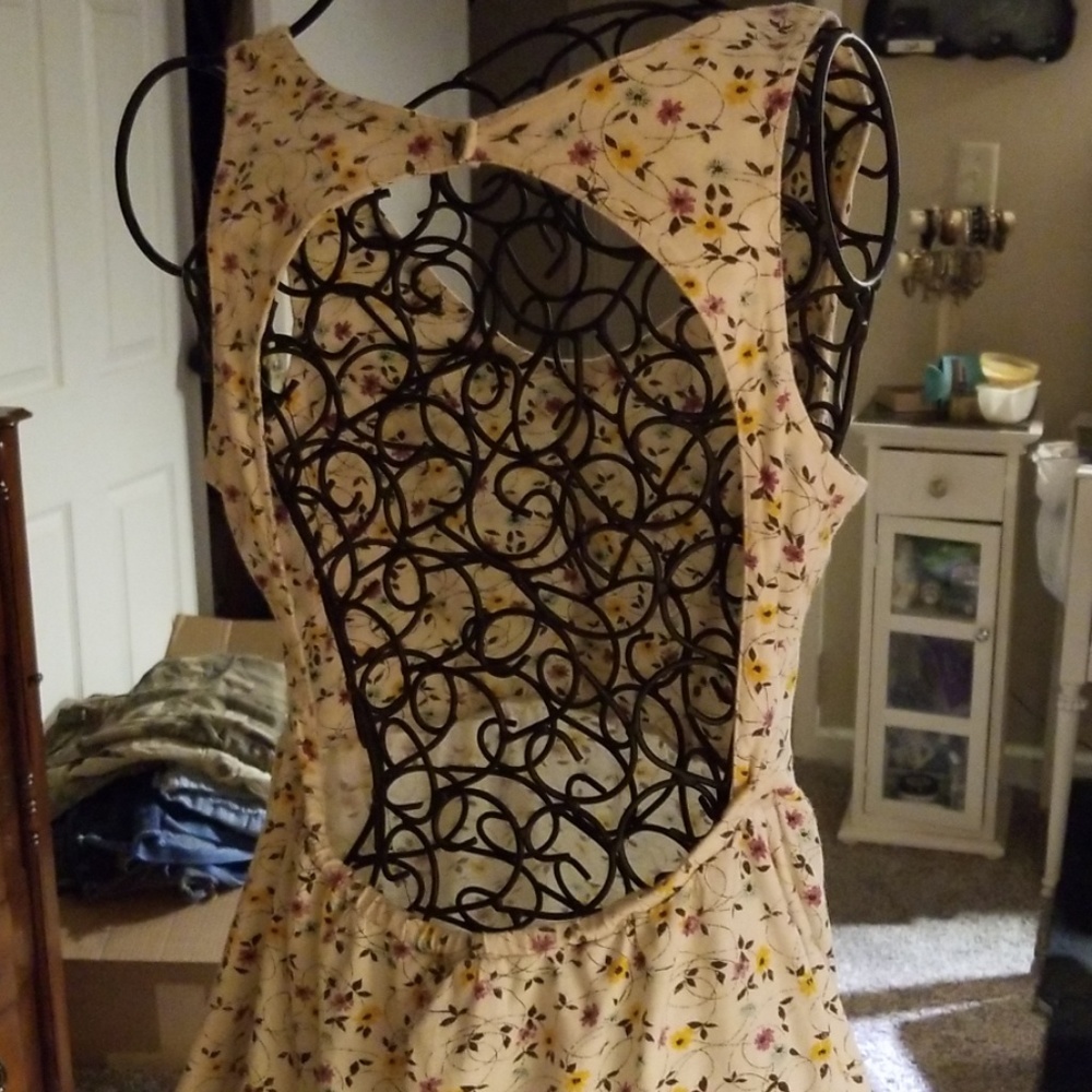 Halter top - Picture 2 of 3